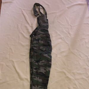 Cute Camo Overalls‼️😊(kids)